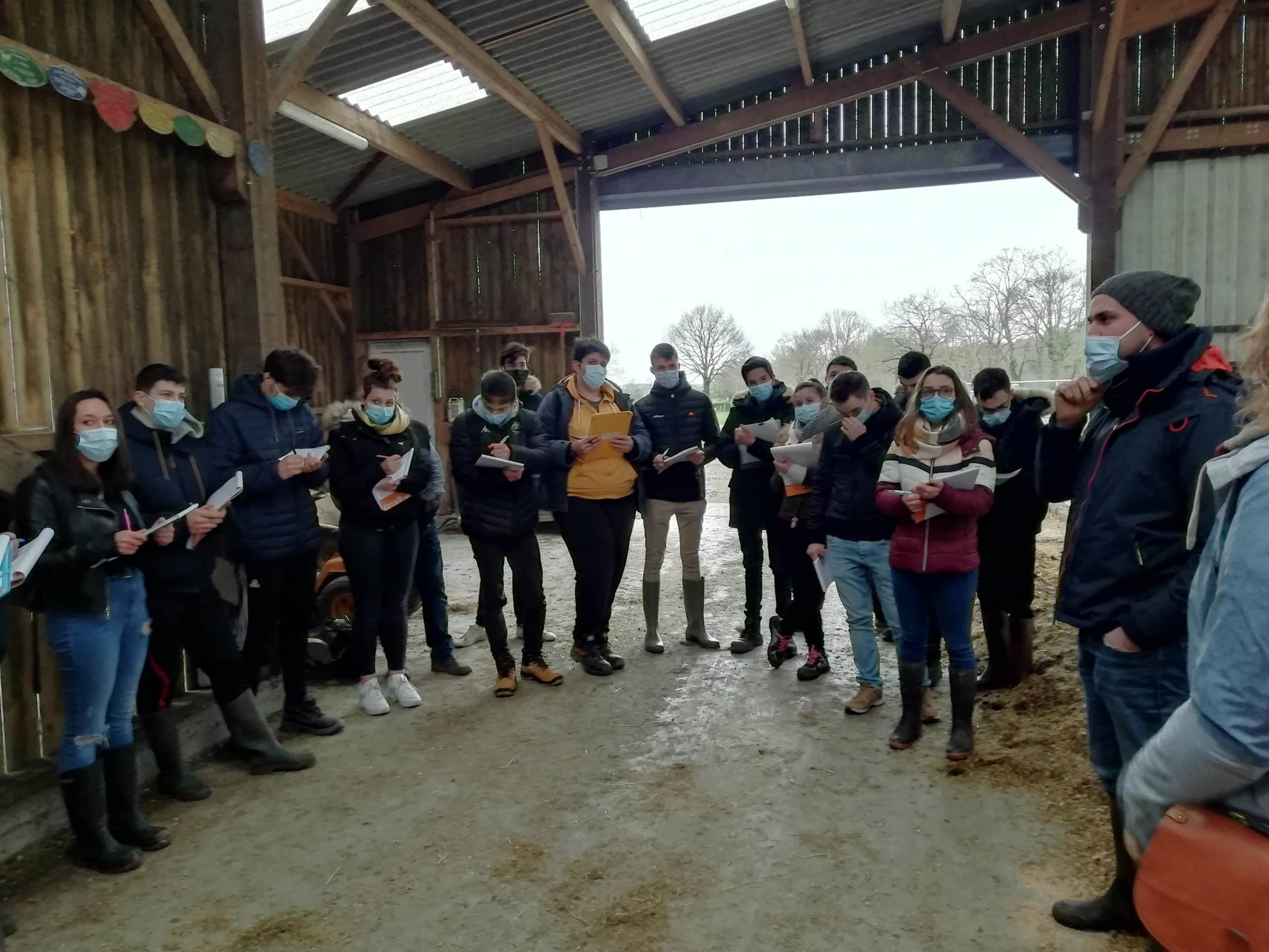 Lire la suite à propos de l’article Les Term Bac Pro CGEA (voie scolaire) en visite au GAEC de l’Orée du Bois à Derval sur le thème des ressources communes.