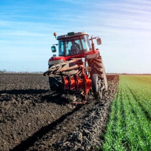 tractor-agricultural-machine-cultivating-field_carre