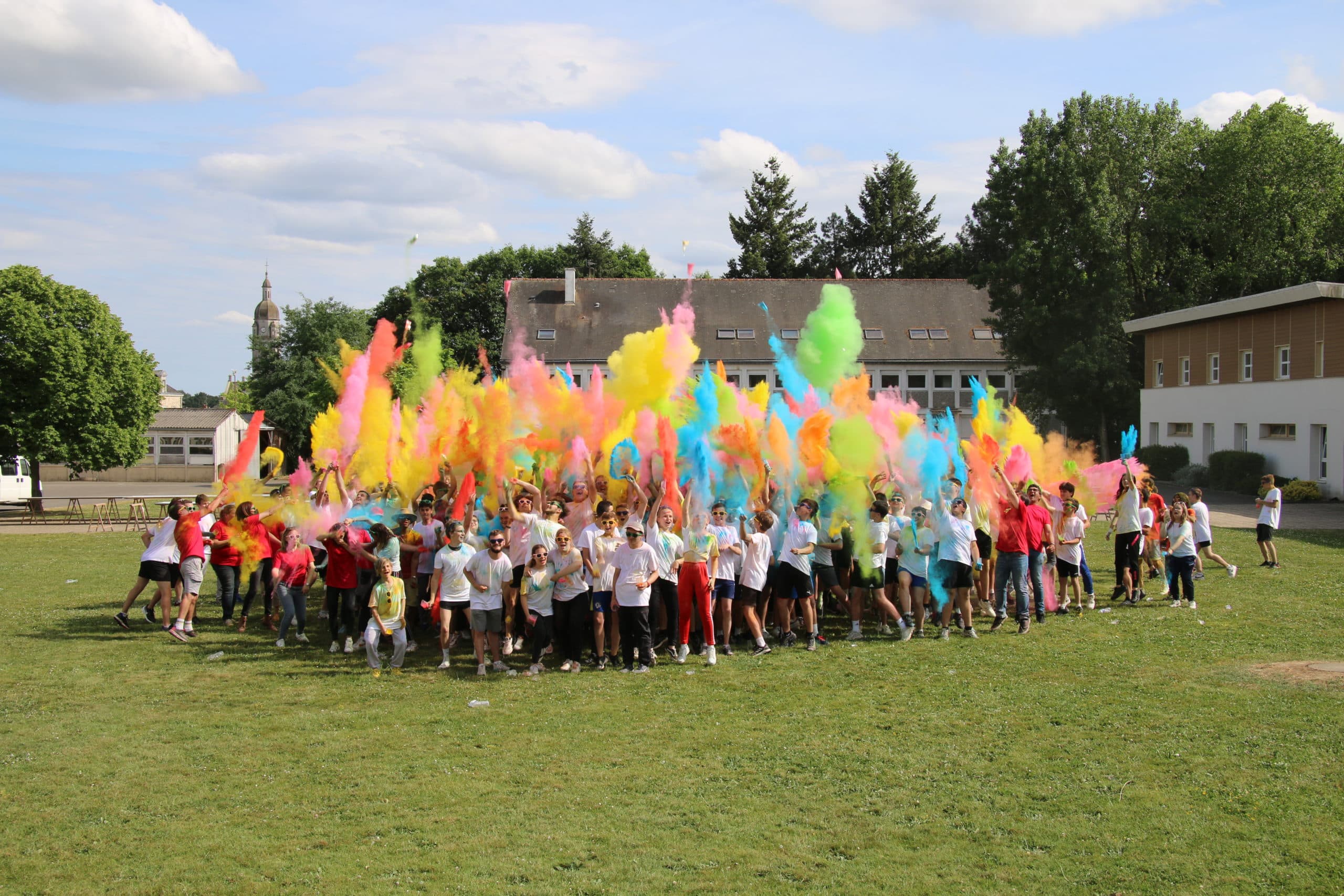 Lire la suite à propos de l’article COLOR RUN : les élèves se mobilisent pour l’Ukraine