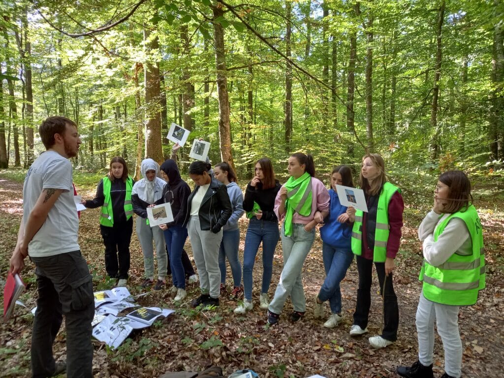 le groupe d'élèves avec l'animateur