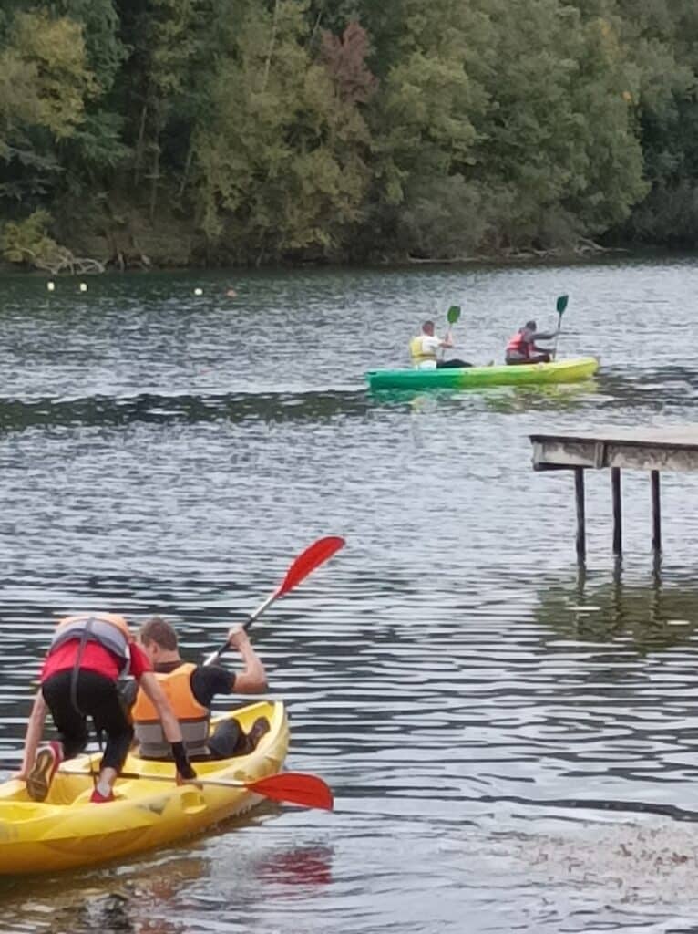 Canoés sur l'eau