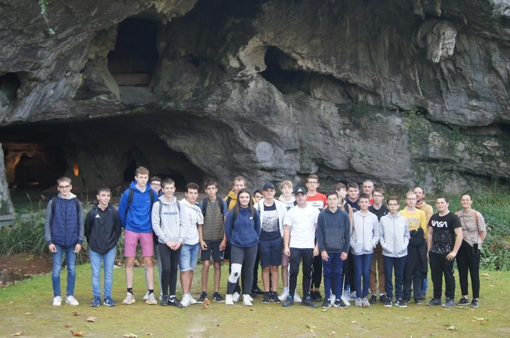 photo de groupe pendant un voyage