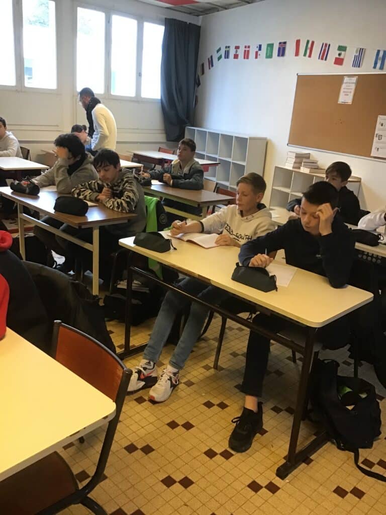 Les élèves dans une salle de classe