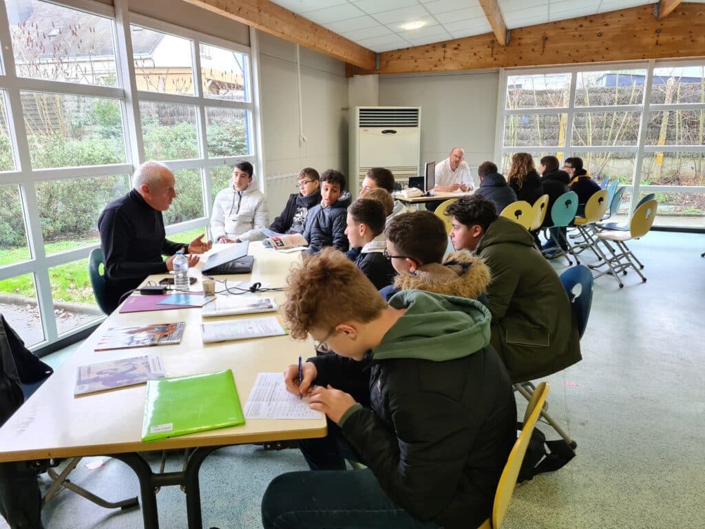 les élèves au forum des métiers