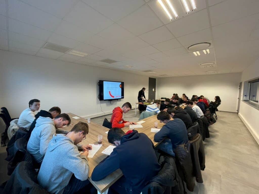 étudiants dans une salle