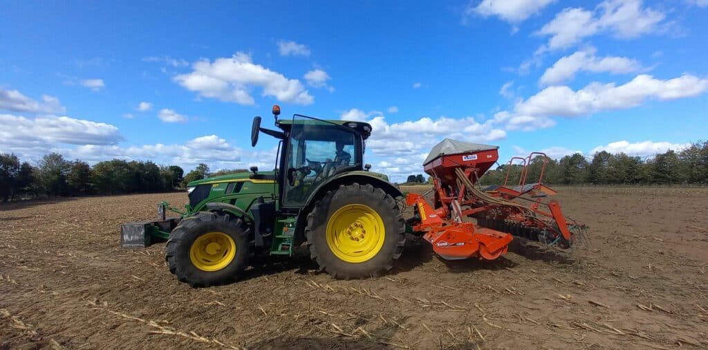 tracteur avec semoir